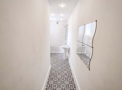 Image of En-Suite Bathroom.