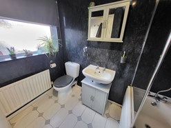 Image of Family Bathroom (Additional)