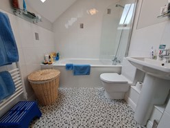 Image of Large En-Suite Bathroom