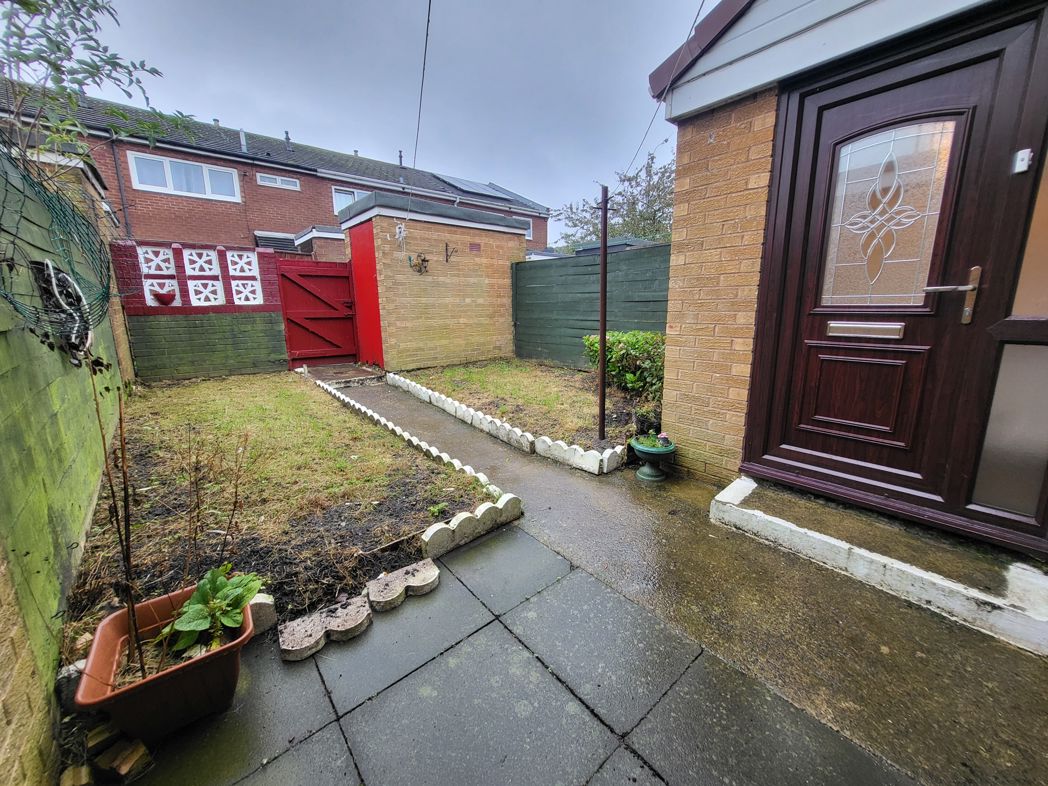 3 bed terrace to buy in NE31