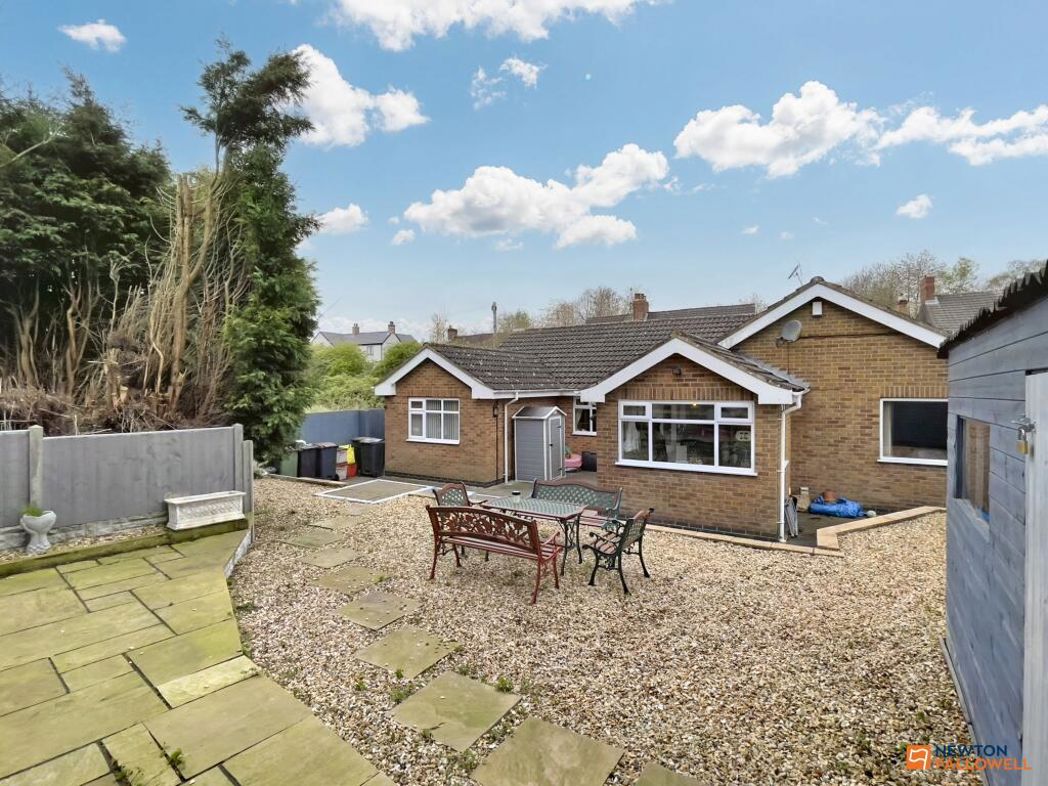 4 bed bungalow to buy in LE67