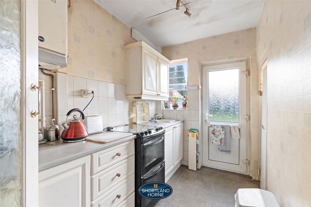 3 bed terrace to buy in CV3