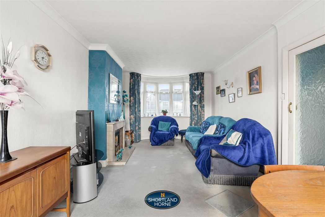 3 bed terrace to buy in CV3