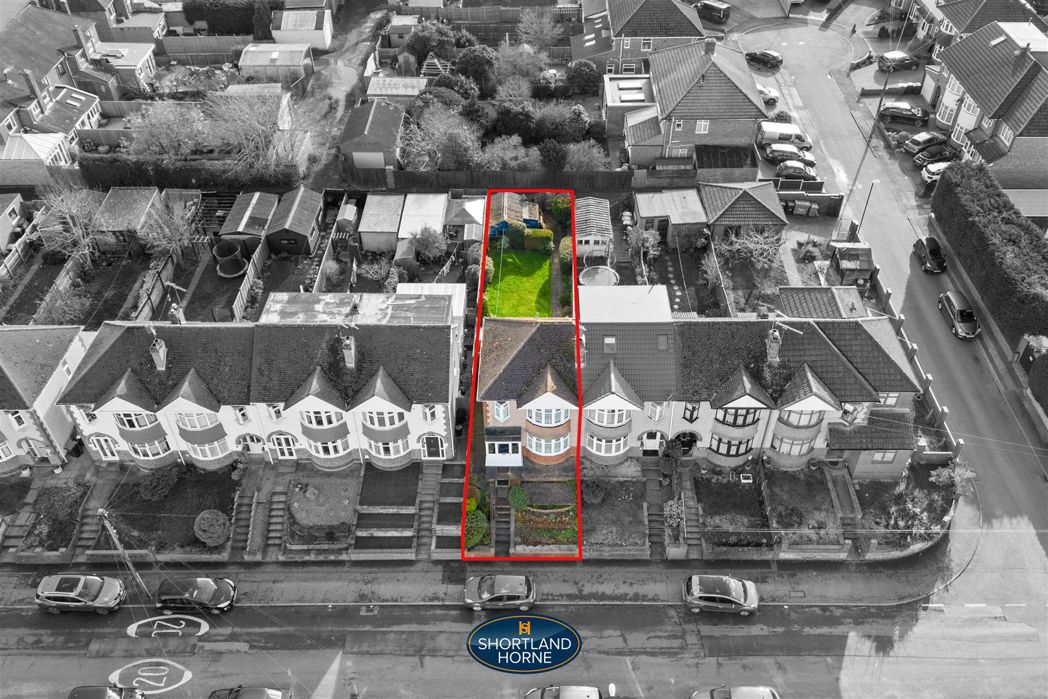 3 bed terrace to buy in CV3