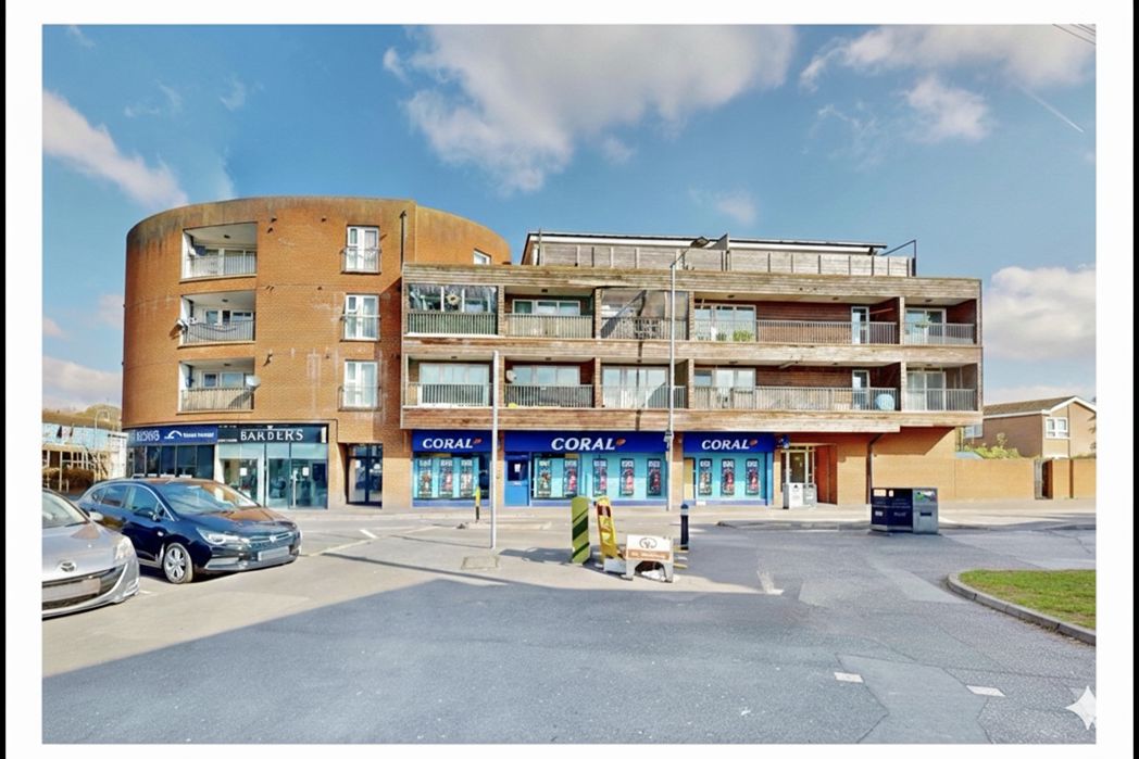 The Curve, ❒ The Curve, 26 Chalvey Rd W, Chalvey, Slough SL1 2JG