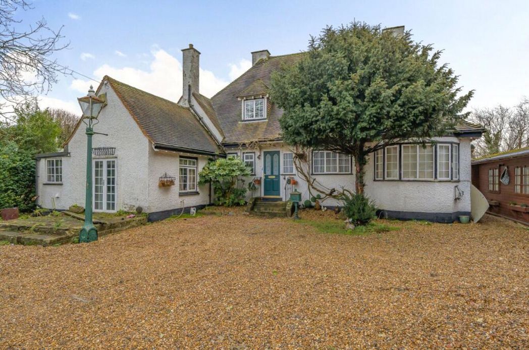 101 Chertsey Ln, Staines-upon-Thames, Staines TW18 3LQ
