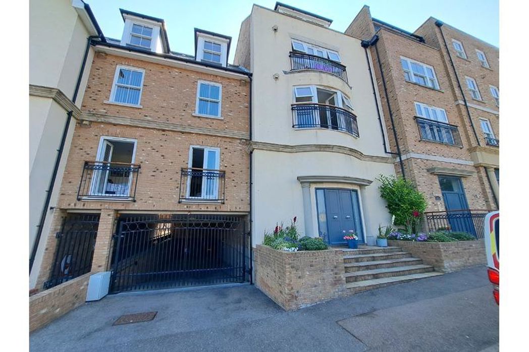 Flat 10 Park View, 2 Vere Road, Broadstairs, Kent, CT10 1JF