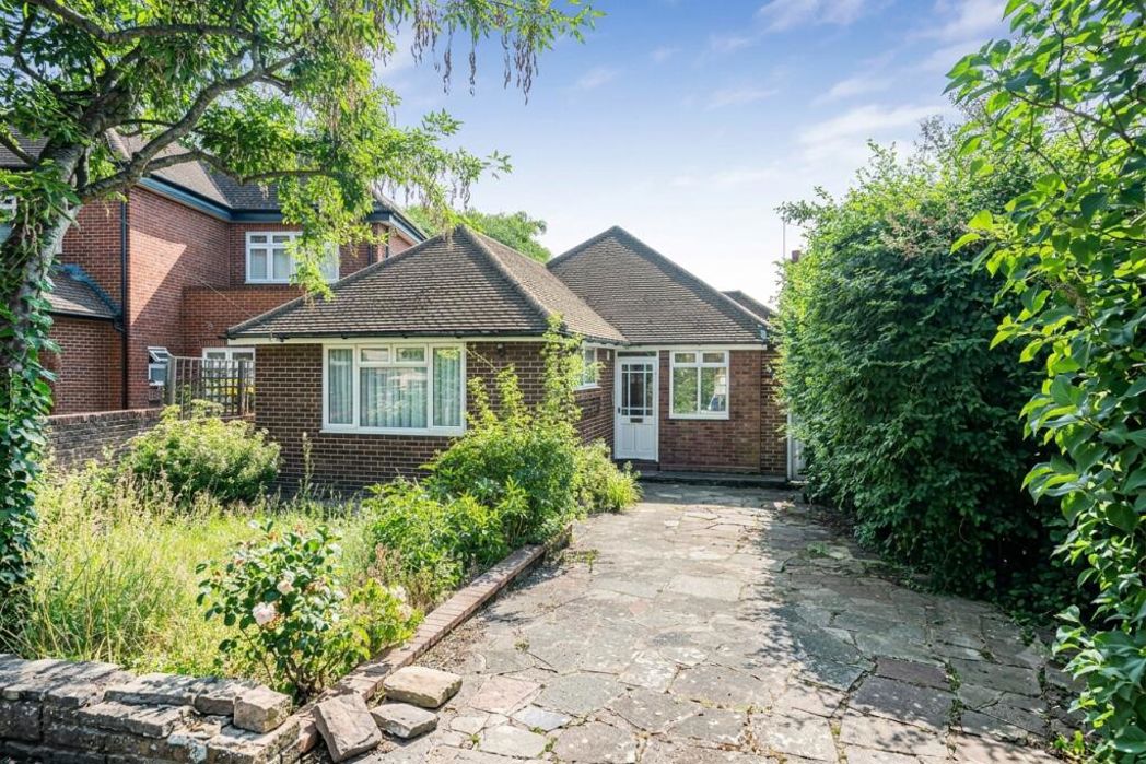 42 Winscombe Way, Stanmore HA7 3AU