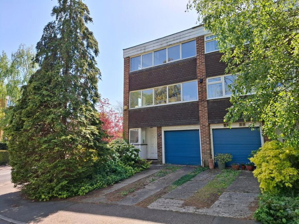 44 Park Mdw, Hatfield AL9 5HB