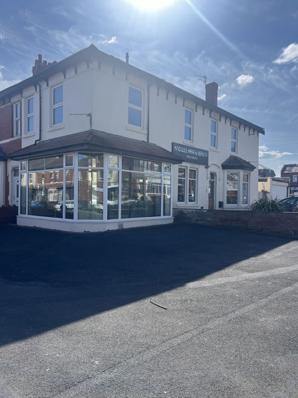 1 Knowle Ave, Blackpool FY2 9RR
