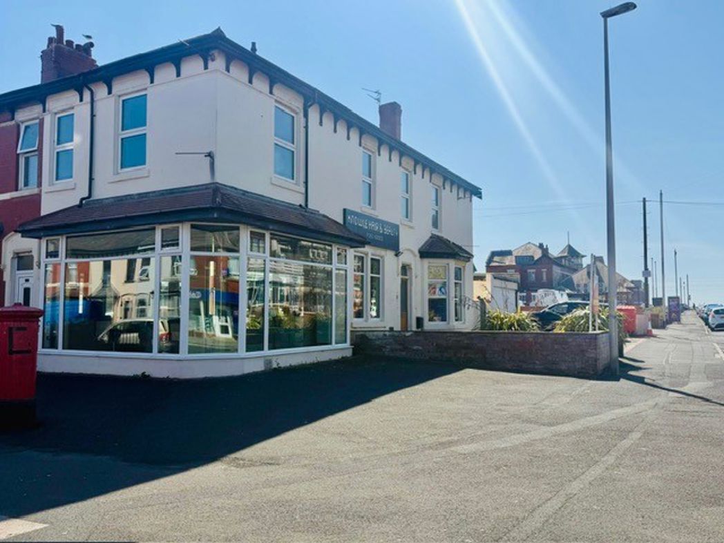 1 Knowle Ave, Blackpool FY2 9RR