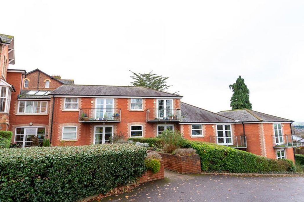 1 Fig Tree Court Canal Hill, Tiverton, Devon, EX16 4JD