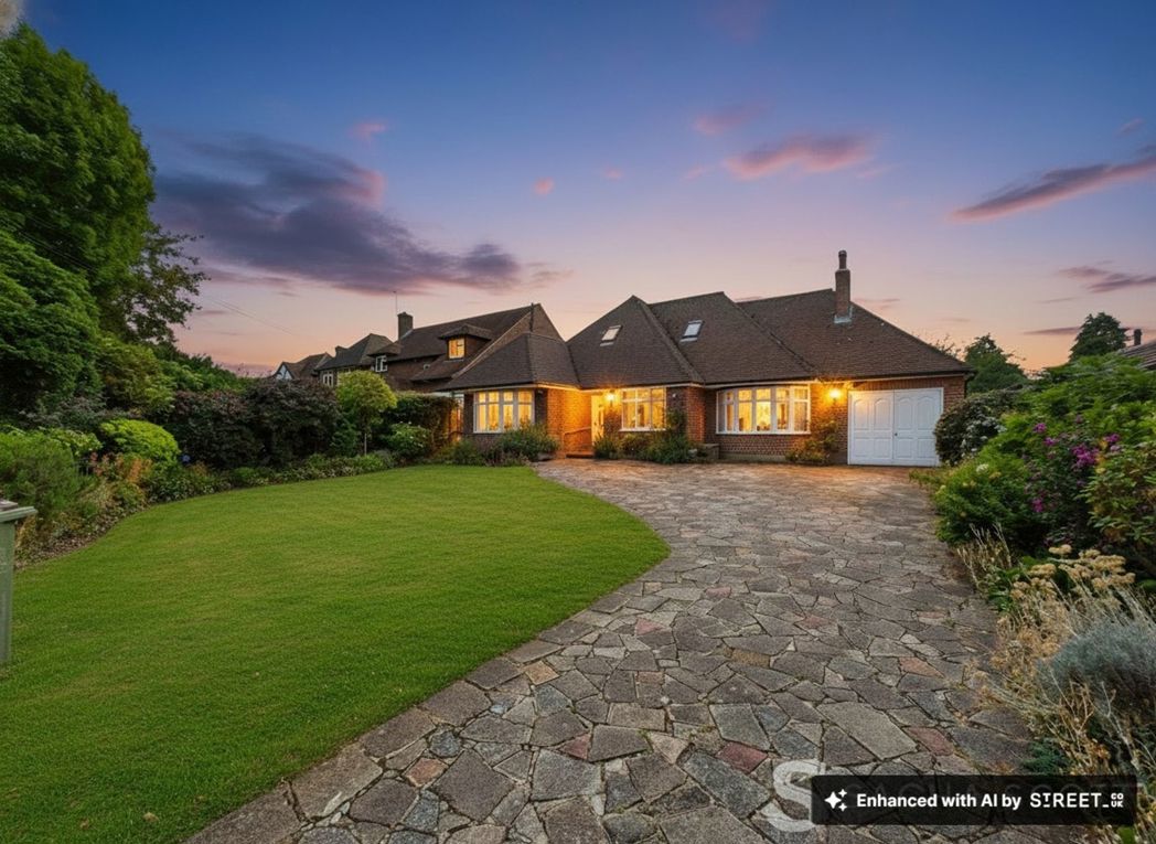 32 Gilham's Ave, Banstead SM7 1QR