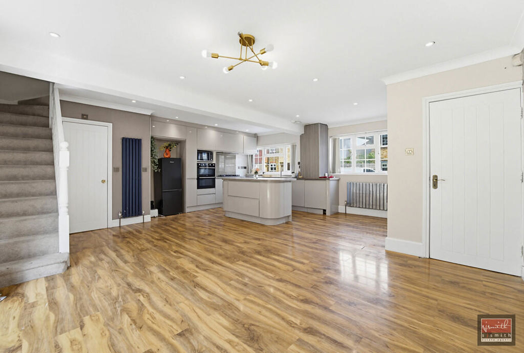 Farmers End, 20 Farmer's Rd, Staines-upon-Thames, Staines TW18 3JE