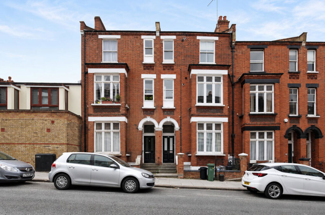 4, 88 Messina Ave, London NW6 4LE