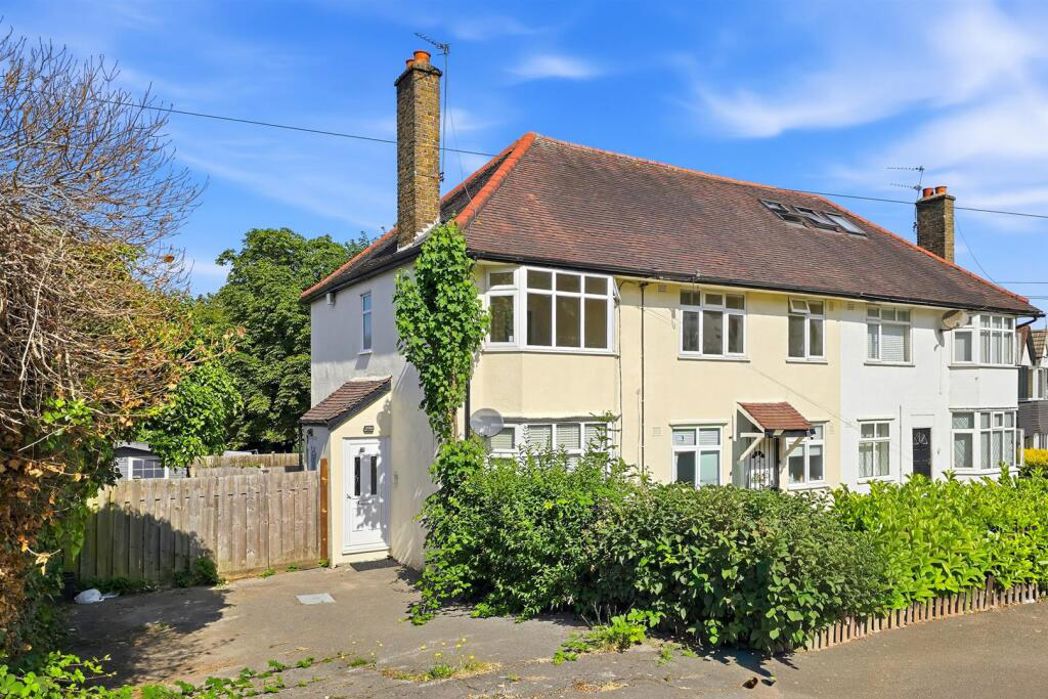 66 Roding Ln N, Woodford, Woodford Green IG8 8NN