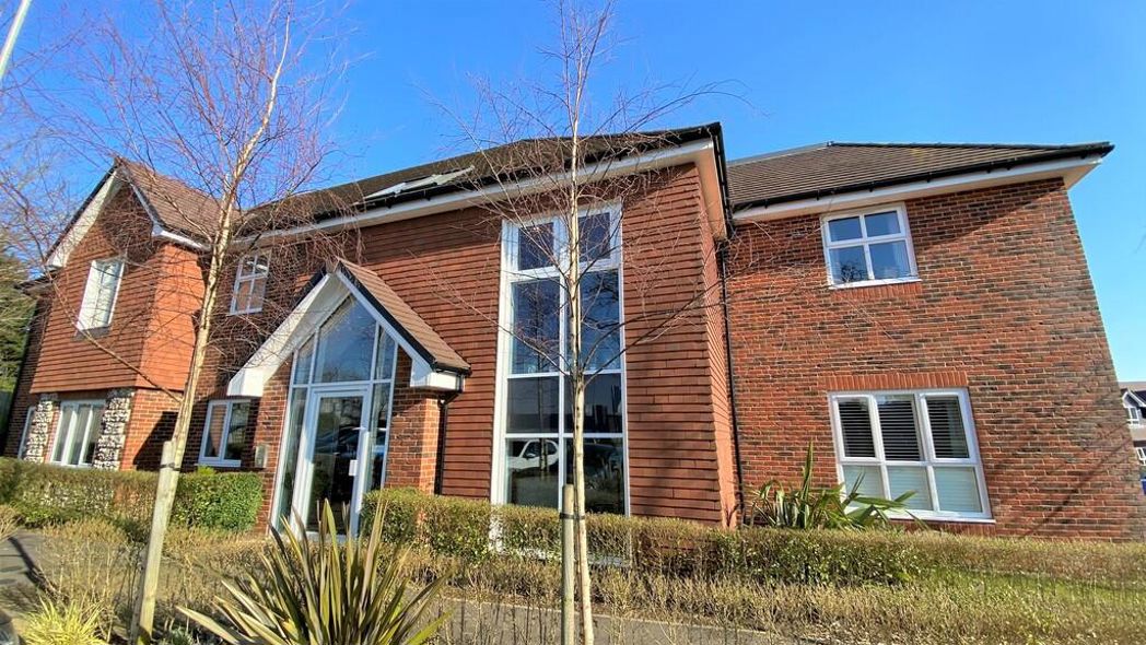 Apartment 4 Blenheim Court, Farnham Road, Liss, Hampshire, GU33 6JA