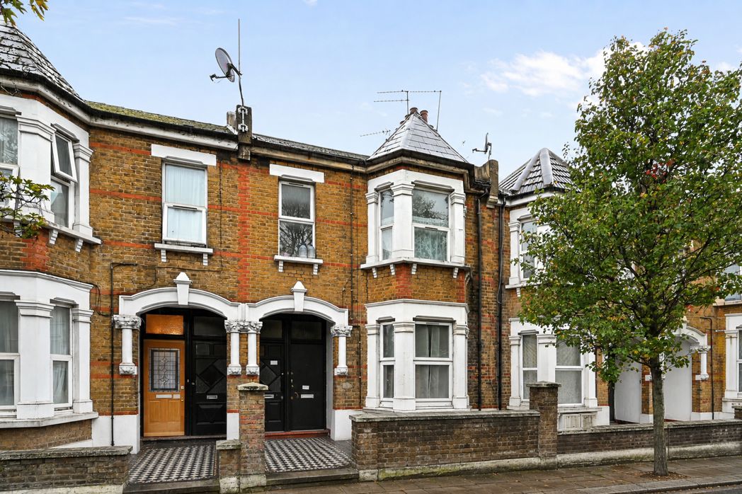143B Hillside, London, NW10 8LJ